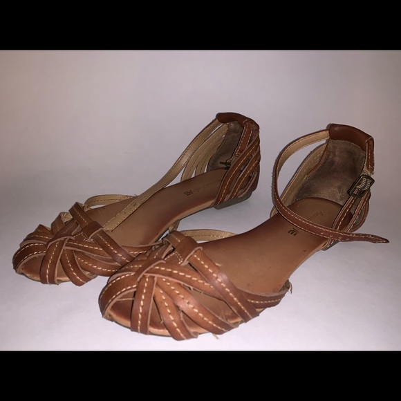 Flats - Picture 1 of 2